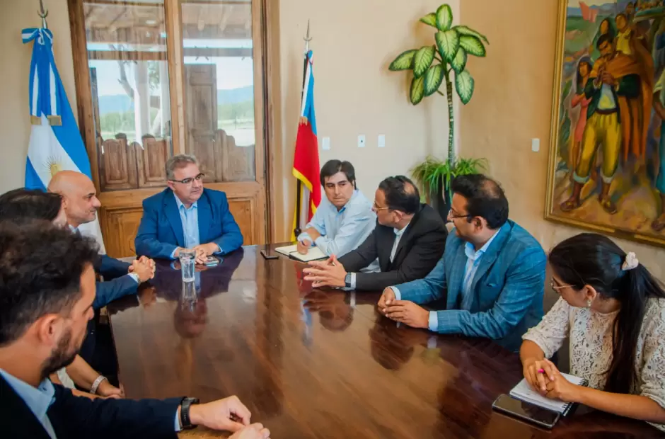 Jalil con embajador de la india y empresarios