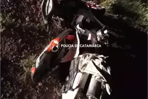 Iban en moto y chocaron contra un animal suelto en la ruta