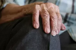 Sujeto agredi a su propio abuelo de 85 aos