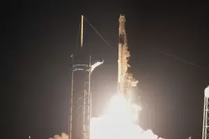 Despus de dos cancelaciones despeg una misin de SpaceX hacia la Estacin Espacial Internacional