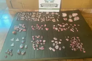 Un pasajero transportaba piedras semi preciosas dentro de su equipaje