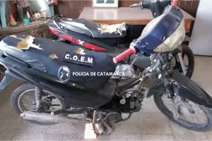 Ladrones abandonaron su moto y y huyeron a pie