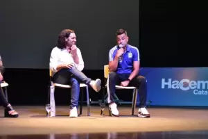 Emotiva presentacin de Juan Pablo Sorn junto a Julio Csar Bayn en el "Urbano Girardi