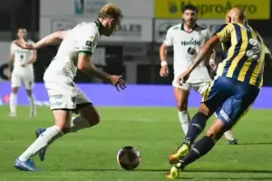 Sarmiento dio vuelta un partidazo y gole a Rosario Central en el "Eva Pern"