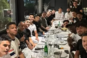 Cena de campeones: los jugadores de Boca se reunieron para celebrar la Supercopa Argentina