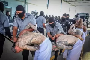 HRW alert que Bukele llev a El Salvador a una debacle autoritaria que solo sera superada por un golpe de estado