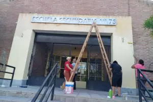 Docentes y familias pintaron la Esc. Secundaria N 76