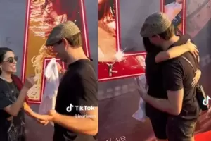 El reencuentro de Lali Espsito con Peter Lanzani antes de su histrico show en Vlez: "Me firms la remera?"