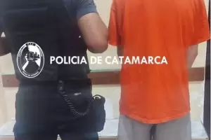 Intent� robar un veh�culo estacionado y fue detenido