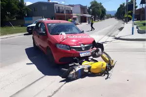 Joven motociclista result herida, tras recibir el impacto de un vehculo
