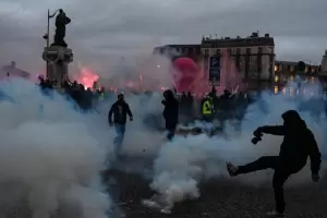 Francia aprob la polmica reforma jubilatoria y crece la tensin en las calles