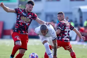 Independiente jug con uno menos durante una hora y empat con Barracas Central bajo un calor agobiante