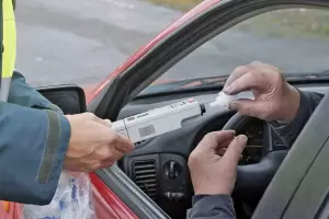 Aprehenden a conductores en estado de ebriedad y secuestran rodados