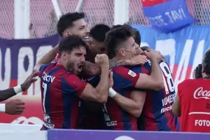 San Lorenzo gole a Gimnasia en el Nuevo Gasmetro y qued como nico puntero