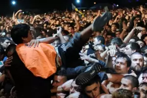 Se haban separado, pero decidieron ir juntos a un recital y la foto del momento se viraliz