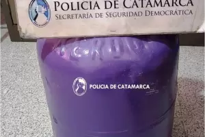 Devolvi una garrafa que dijo encontrar en el interior de su casa