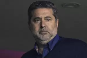 Daniel Angelici lanz fuertes cuestionamientos a Riquelme: "Se cree su propia mentira, fuera de la cancha deja mucho que desear"