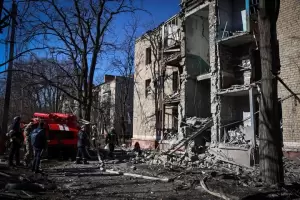 Un ataque con misiles destruy un edificio de departamentos y crece la tensin en Bajmut