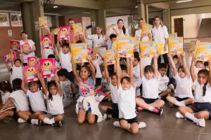 Entregaron "Libros para Aprender" en escuelas de la Capital