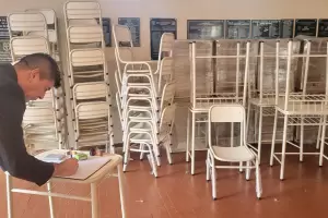 Despus del reclamo por el mal estado edilicio, Educacin entreg mobiliario en la "Jorge Newbery"