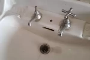 Sigue la polmica: ahora alumnos del Fasta denuncian deficiencias en el edificio del colegio