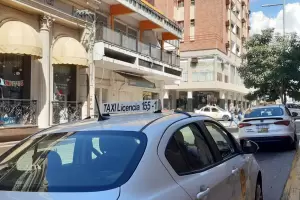 La comuna capitalina autoriz el aumento del 38% de la tarifa para taxis y remises