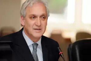 Tras el escndalo con la exfuncionaria de Correa, el embajador argentino se fue de Ecuador