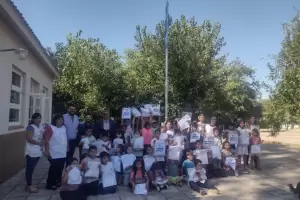 Entregaron guardapolvos en la localidad de La Puerta, Ambato