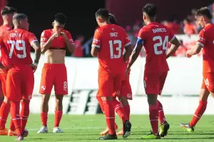 Con un inslito penal, Independiente no aguant y Coln se lo empat sobre la hora