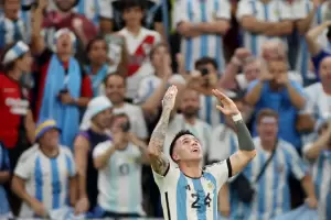 Tagliafico, Otamendi y Enzo Fernndez, los primeros campeones en arribar a la Argentina