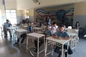 En medio de los reclamos, Educacin refuerza la provisin de mobiliario a escuelas secundarias