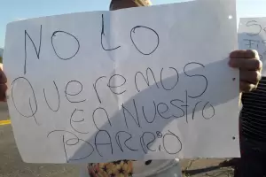 Trasladan a acusado de abuso sexual a Salud Mental, luego de que intentaran incendiar su casa