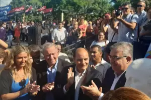 Descubrieron un busto de Evita en la plaza 25 de Agosto