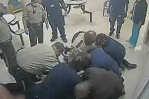 Video: Paciente psiquitrico muri asfixiado por una decena de policas y guardias