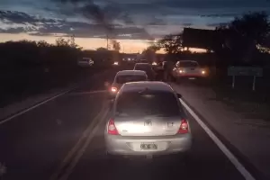 Siguen la protestas por las escuelas: padres cortan ruta en Pomn y Baado de Ovanta