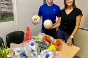 Entregan elementos deportivos para la Escuela Secundaria N89