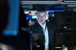 Fuerte baja del dlar blue y de los bonos tras el anuncio de canje de deuda