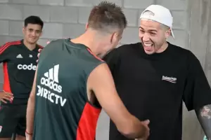Enzo Fernndez visit River y le dio una sorpresa a sus excompaeros