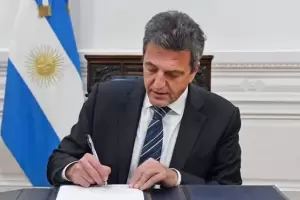 El Gobierno aprob el aumento del gasto y se complica el cumplimiento de las metas acordadas con el FMI