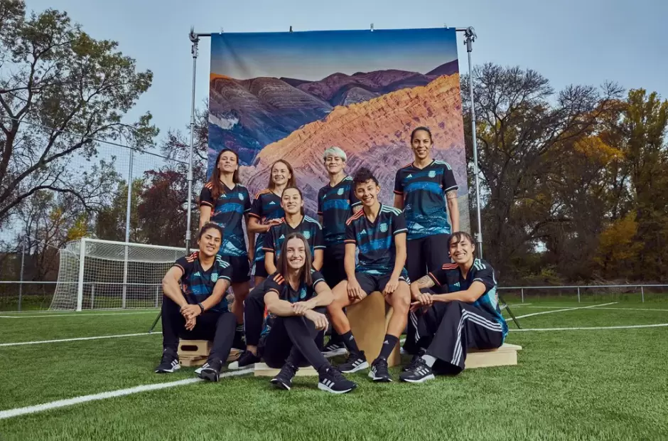 Se present la camiseta alternativa de la Seleccin femenina. (Foto: Adidas / AF