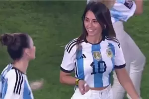 Qu� le dijo Antonela Roccuzzo a Tini Stoessel: la frase y el gesto que capt� una exclusiva c�mara