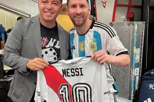 La foto de Gallardo con Messi que enloqueci a los hinchas de River y el guio de Otamendi