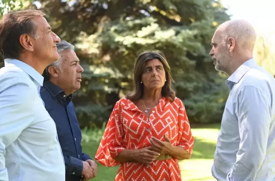 Horacio Rodrguez Larreta junto al gobernador de Mendoza, Rodolfo Surez, y el c