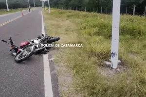 Joven motociclista termin lesionado tras un siniestro vial en la Quebrada de Moreira