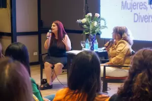 Destacada disertacin de Luciana Peker en Catamarca sobre la violencia digital