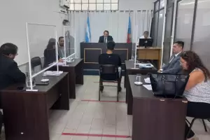 Adolescente seguir detenido por robo agravado