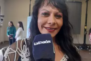 Saya Jimnez present su libro "Fin de un comienzo" en el Caravatti