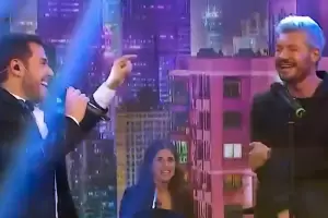 Tinelli volvi a la conduccin por unos minutos y hasta se anim a cantar