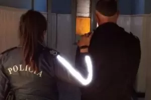 Terrible: Lo detuvieron por rociar a su pareja con nafta y prenderle fuego