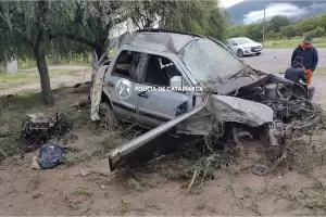 Impactante vuelco de una camioneta en Ruta 38: el conductor result ileso
